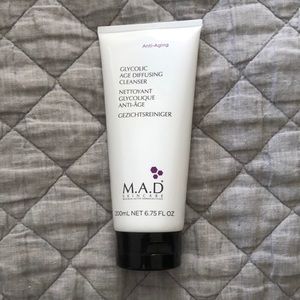 M.A.D skincare GLYCOLIC AGE DIFFUSING CLEANSER